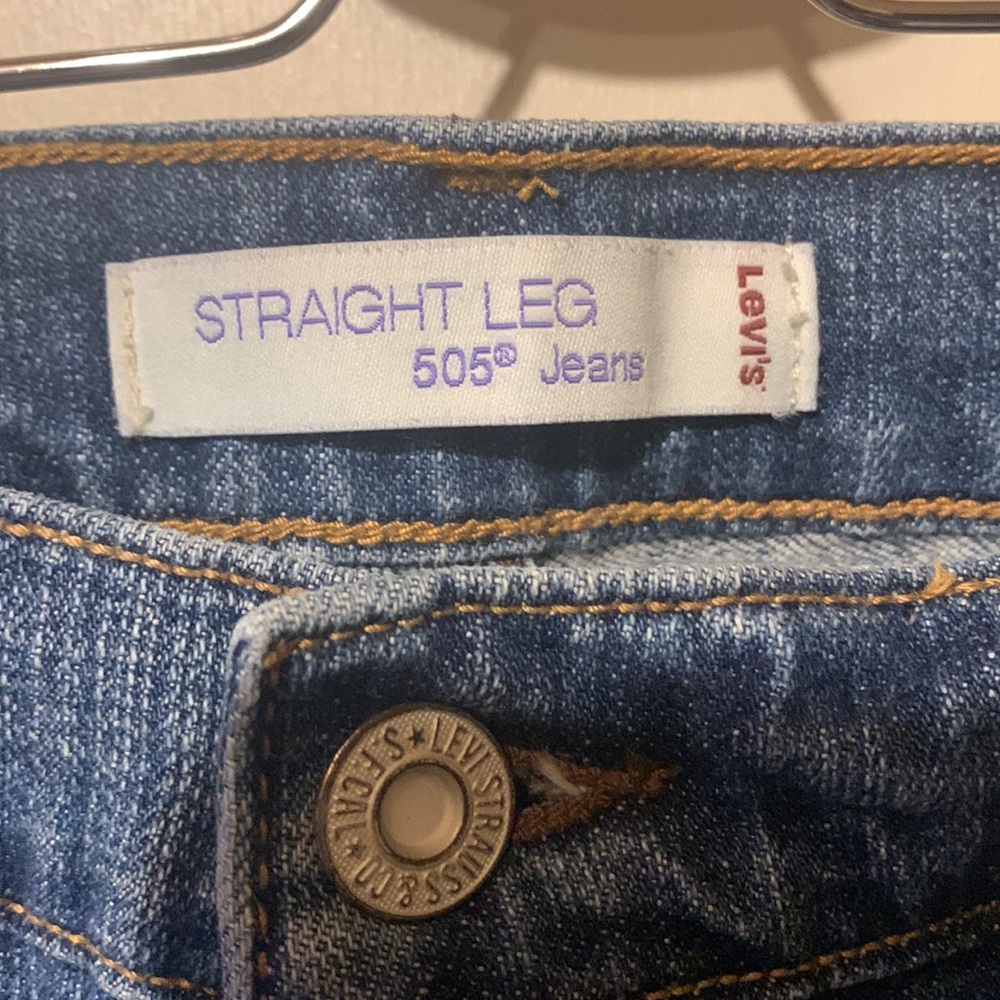Ladies Levi’s - Picture 2 of 2